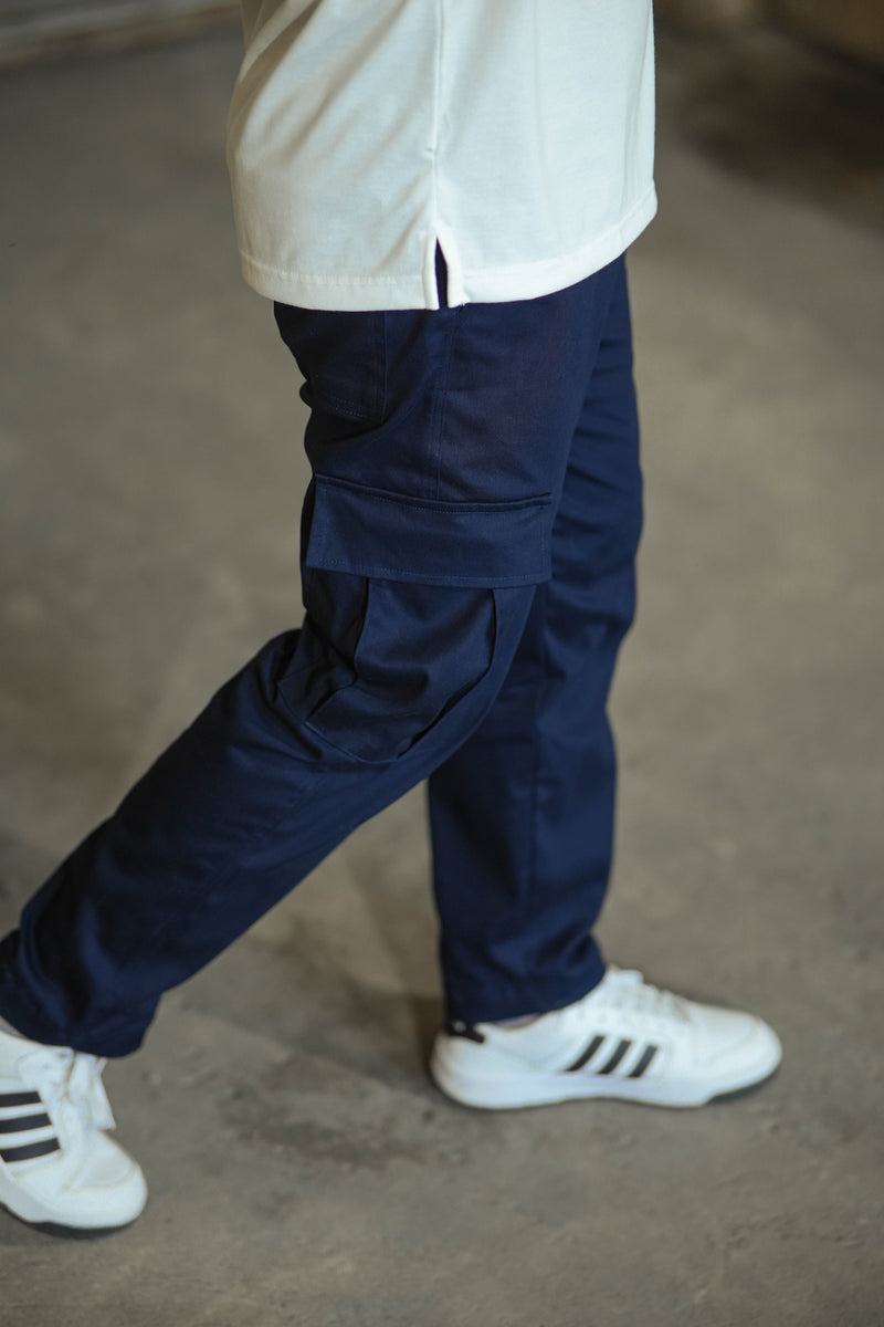RELAXED FIT CARGO IN OXFORD BLUE