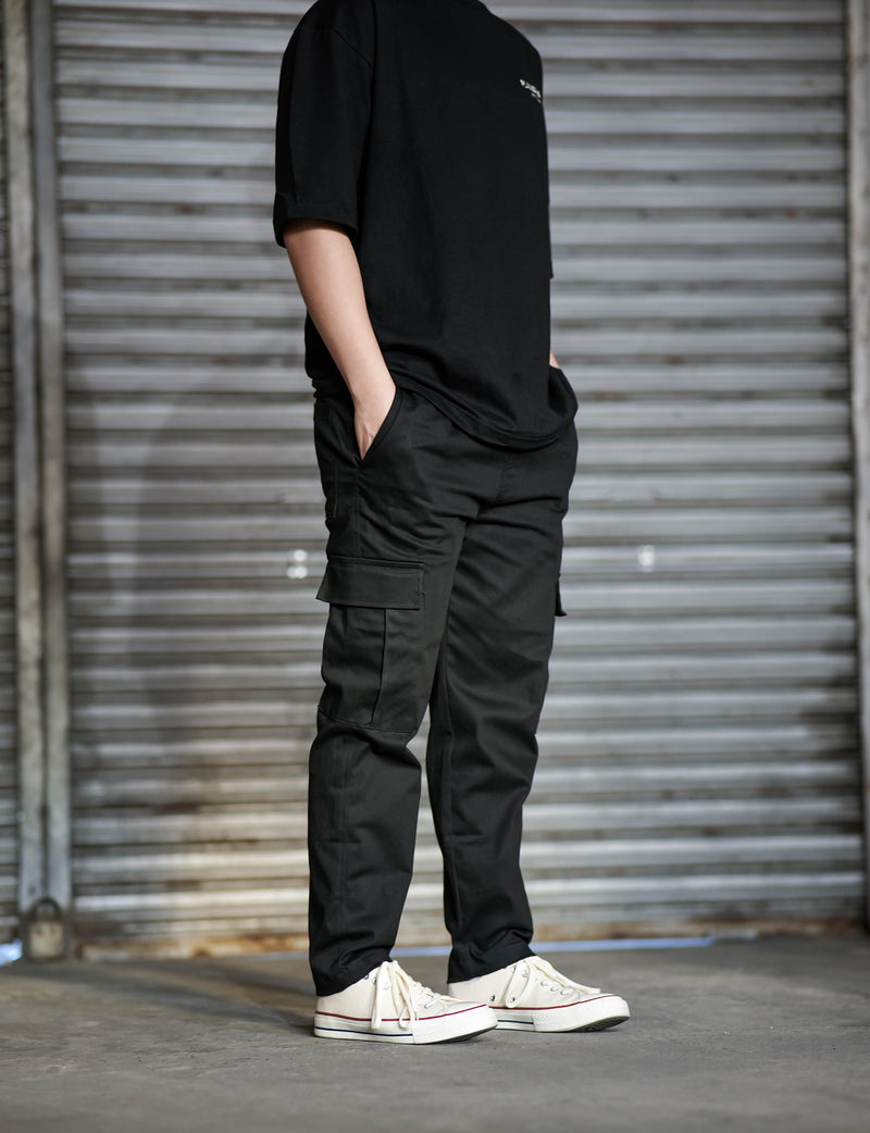 RELAXED FIT CARGO IN BLACK